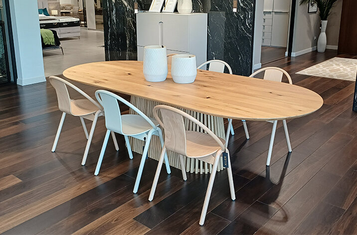 Stół Dione z korzystnym rabatem dostępny w salonie KLER w Katowicach Stół Dione z korzystnym rabatem w salonie KLER
